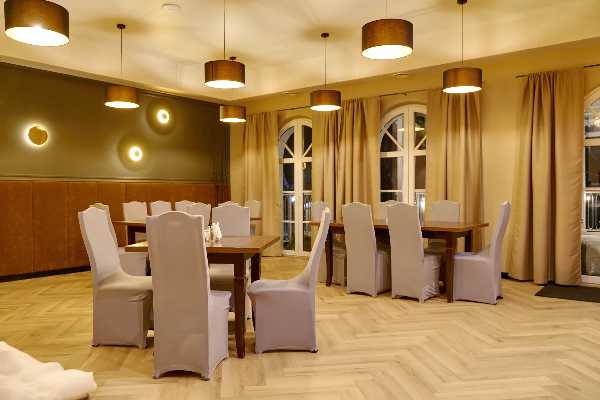 Restauracja Vis à Vis — dania kuchni polskiej i europejskiej