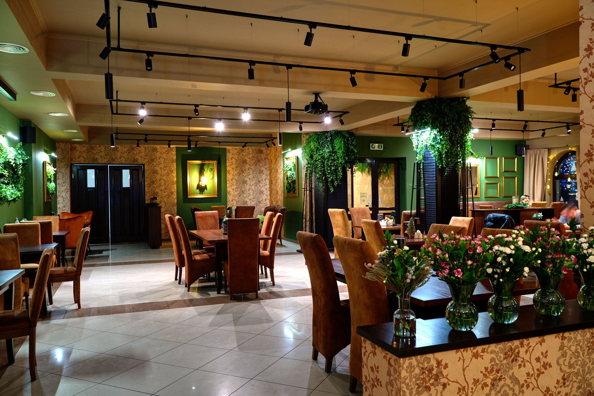 Restauracja Vis à Vis Łańcut — eleganckie wnętrze